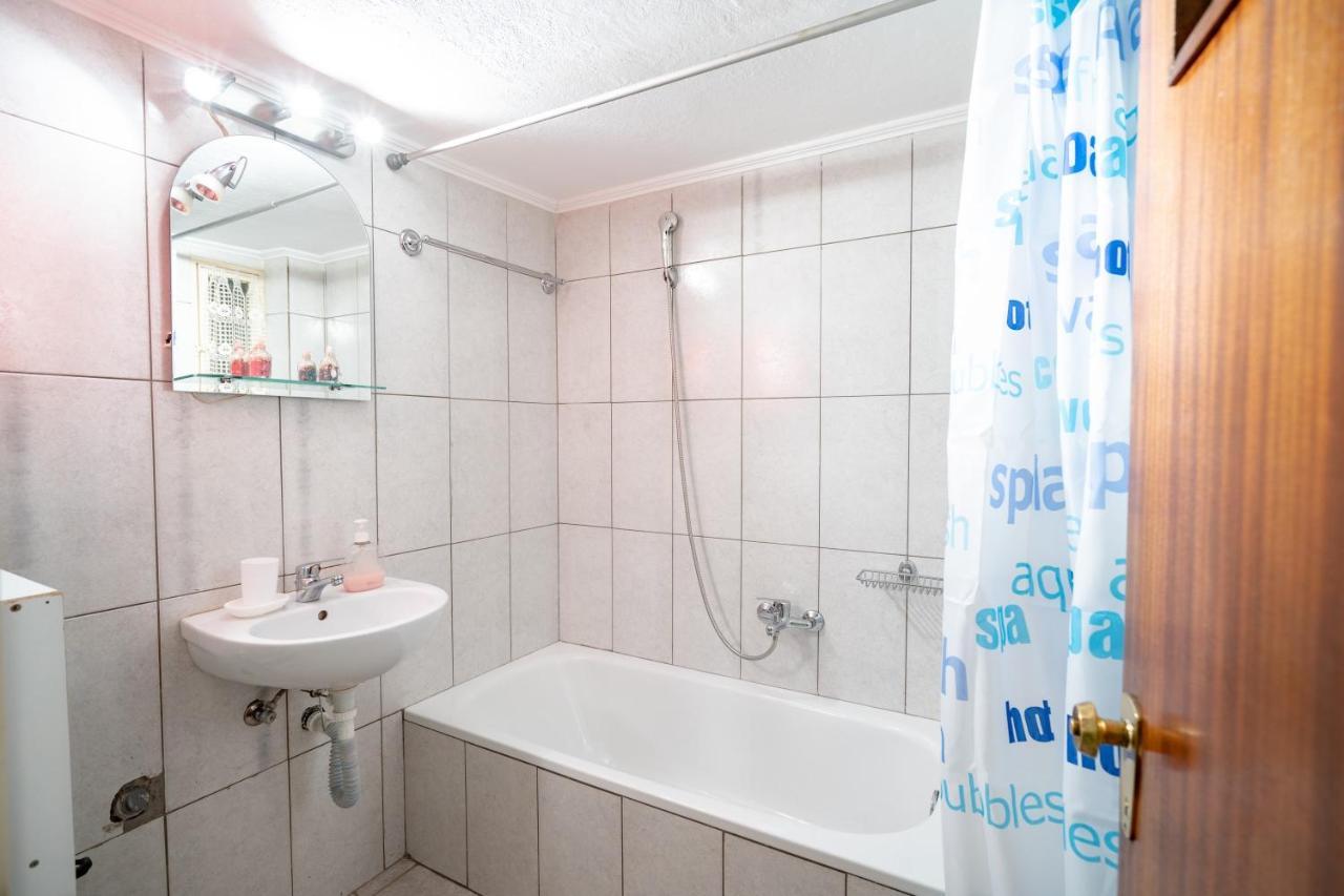 Ampelokipi Metro St. 2 Bedrooms 6 Pers. Apartment Atene Esterno foto